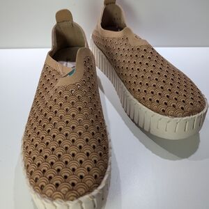 Tommy Bahama Beige Laser-Cut Slip-On Platform Mules